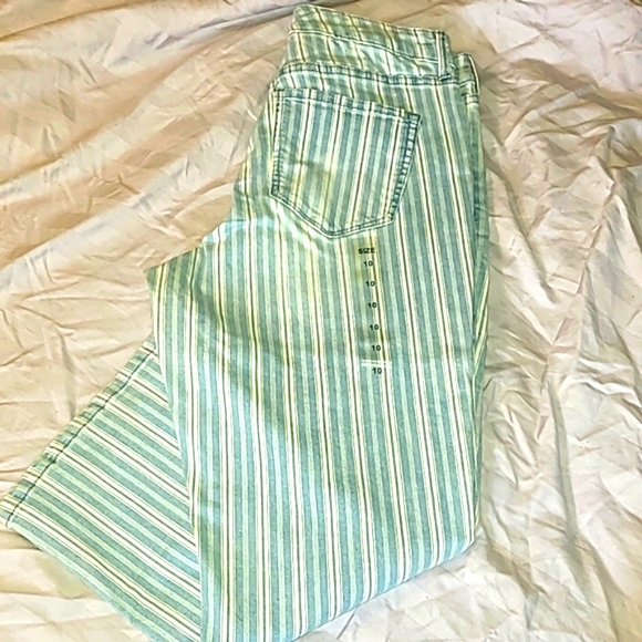 Nine West Capris, NWT, women's size 10. 2 for $20 - Picture 4 of 5